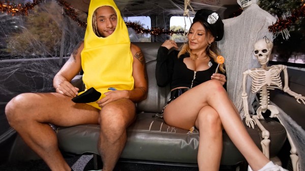 Bang Bus / Bangbros - Mads Flores, Derek Savage - Bangbros - Bang Bus / Happy Swalloween / 25.10.2023