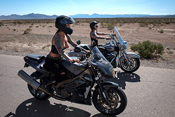 Brazzers Exxtra / Brazzers - Anna Bell Peaks, Felicity Feline, Johnny Sins Bloodthirsty Biker Babes: Part 3 / 20.5.2018