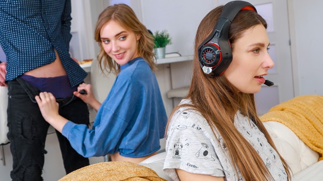 RK Prime / Realitykings - Oxana Chic Play And Get Played / 06.3.2020